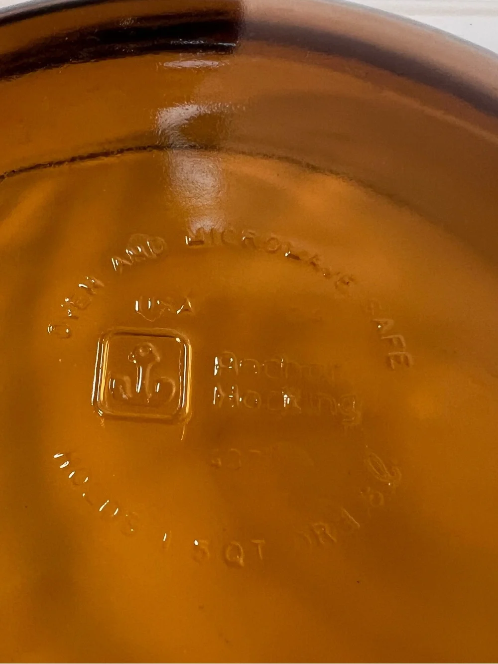 Vintage Anchor Hocking 1.5 Qt Rich Amber Glass Covered Casserole Dish.